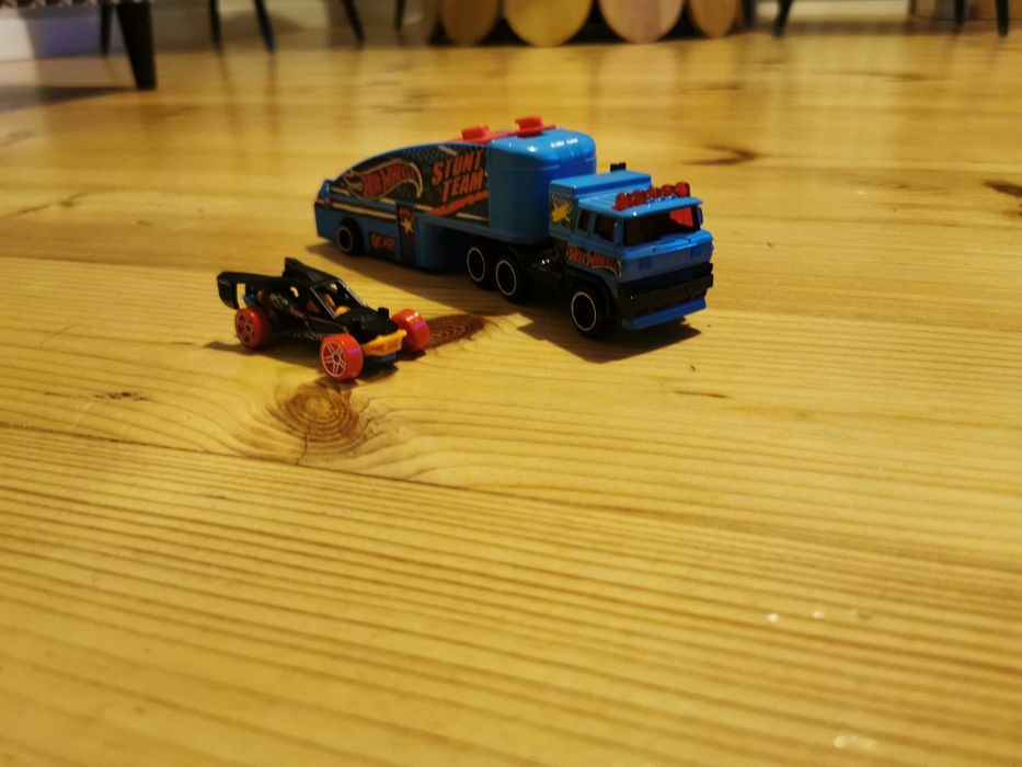 HOT WHEELS Ciężarówka stunt team