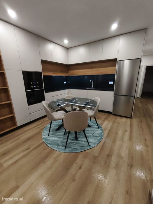 T2 Remodelado | Garagem | Arrumos | 100m da Estação de Paredes