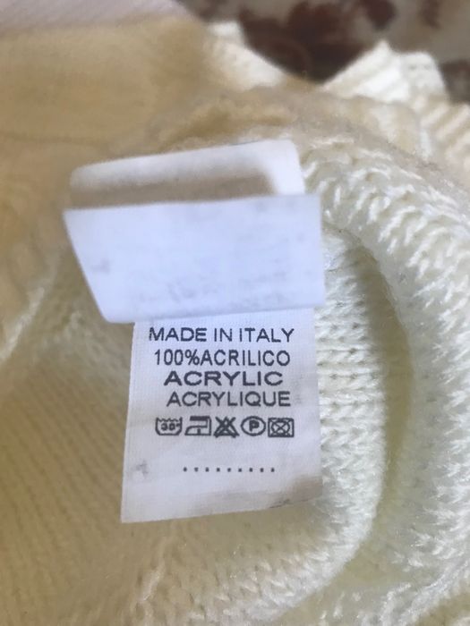 Свитер белоснежно- белый 46 размер.