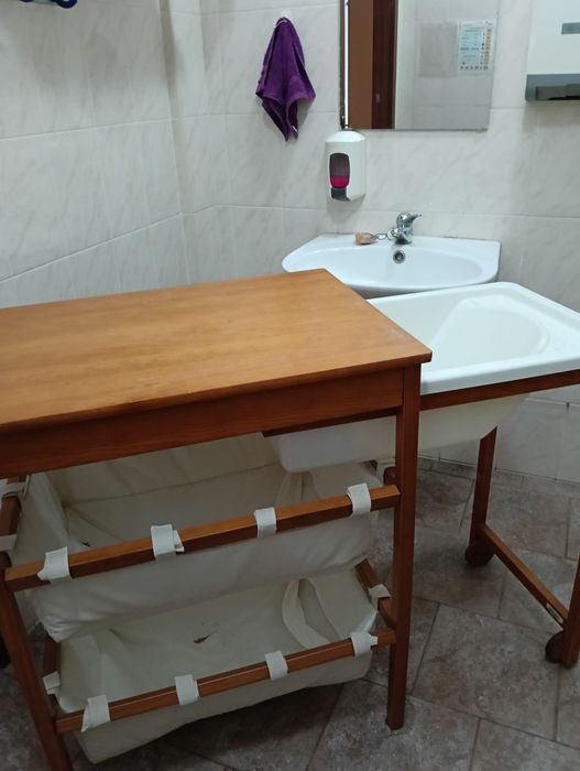 Muda fraldas em madeira