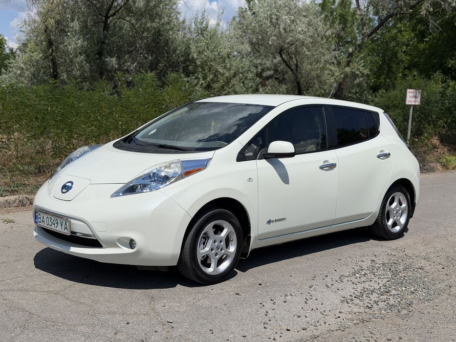 Nissan leaf 24kw + 12kw  2012год