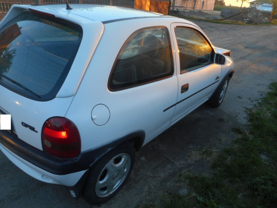 Opel Corsa B,1,2 benzyna,biały,na części,3 drzwi,alumy