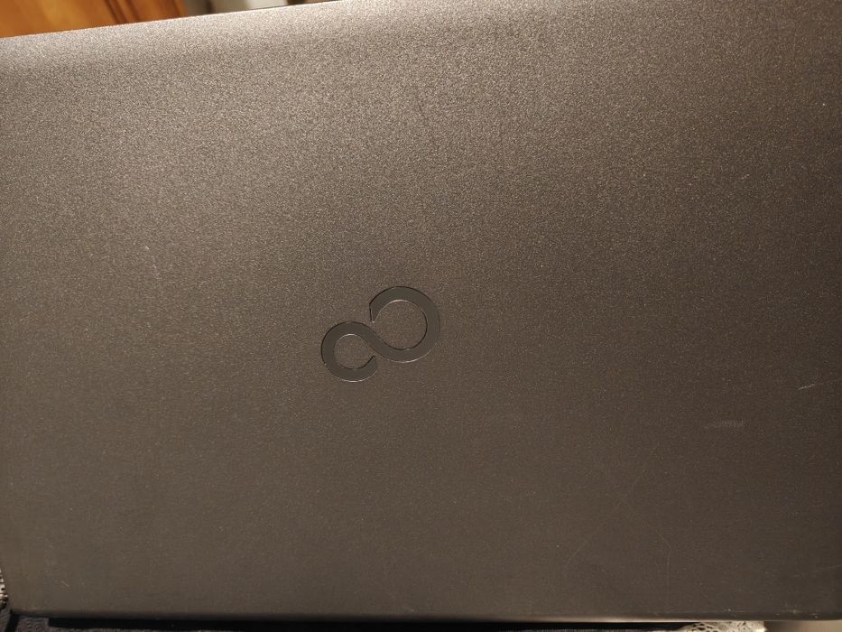 Portátil Fujitsu LifeBook A557 | i5-7200U | 8GB RAM | SSD 256GB | Windows 11 Pro