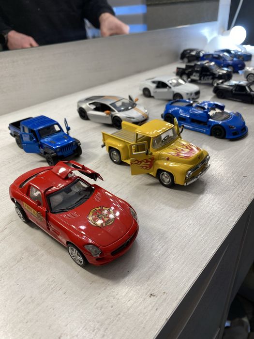 Металеві машинки в хорошому стані