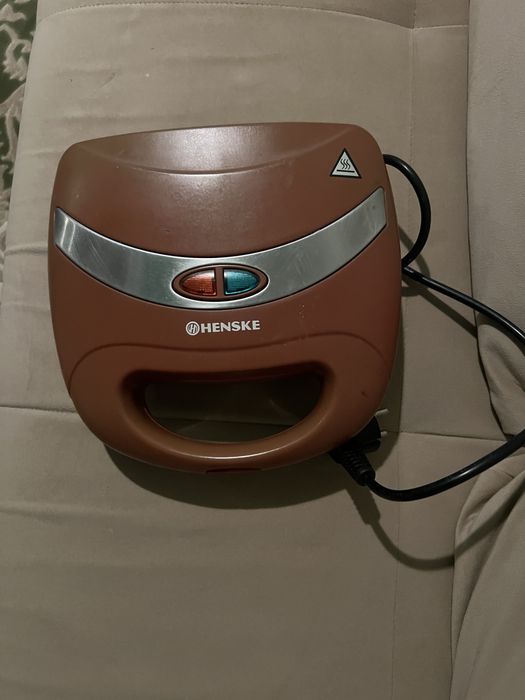 Бутербродниця  .