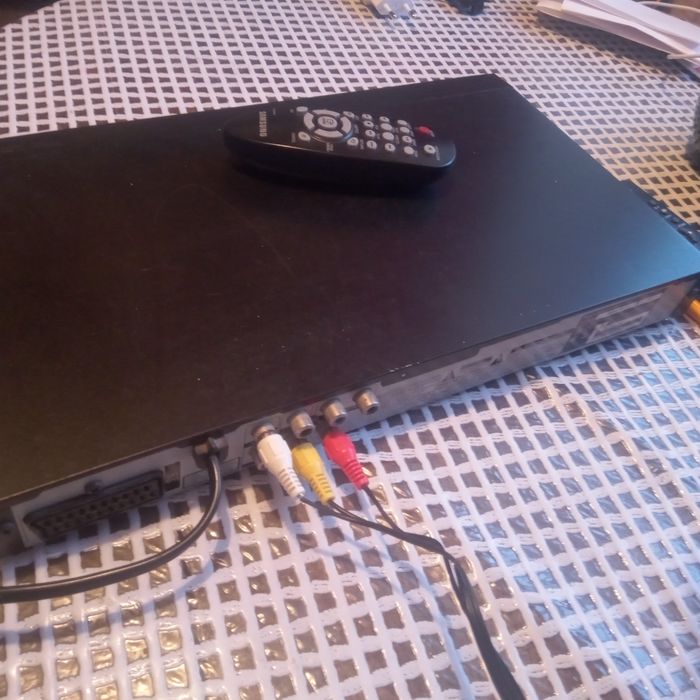 Продам лазерный проигрыватель dvd player Samsung dvd-P191