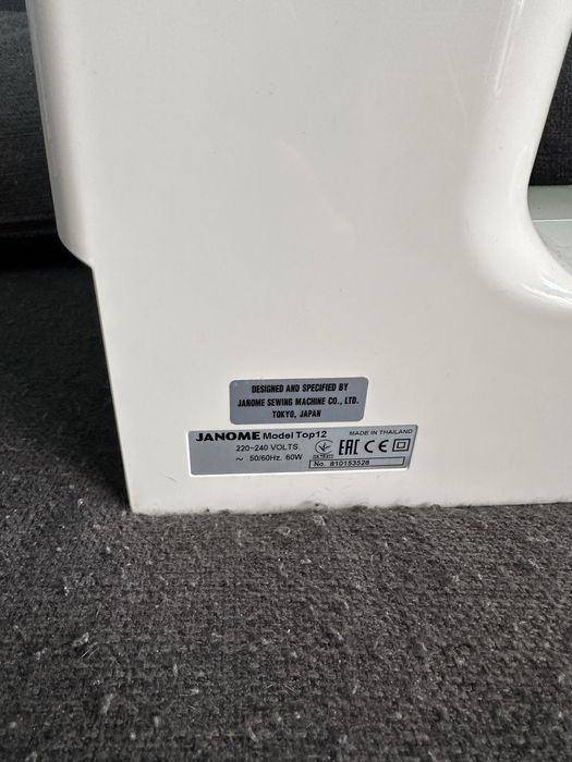 Швейна машина Janome Top 12