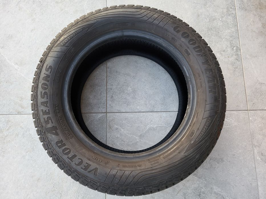 1x Opona całoroczna Goodyear Vector 4Seasons Gen2 215/60R16 95V