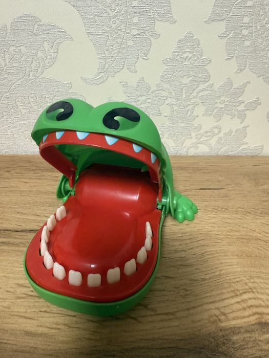 Музыкальная каталка крокодил