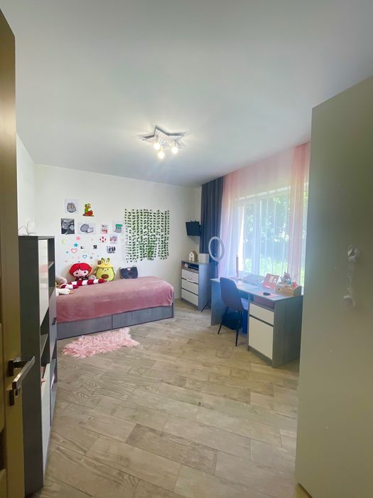 Продам будинок з гаражем в районі 18 школи!