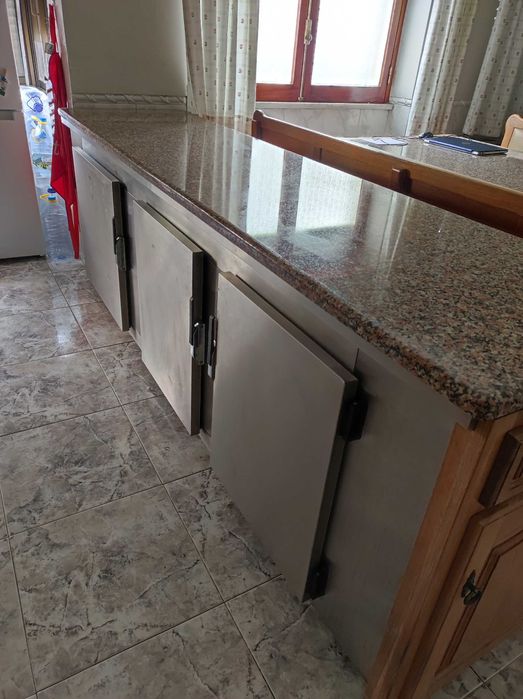 INOX: Armário com 3 portas + bancada granito laminado