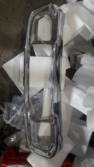 Нижня частина переднього бампера під фарбування Jeep Grand Cherokee 17