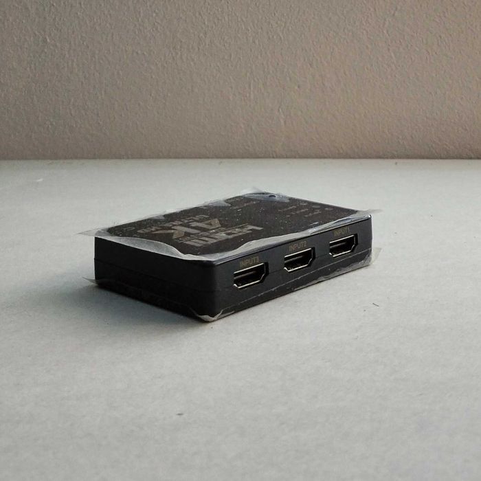 Dwie sztuki rozgałęźników hdmi - nowy i używany