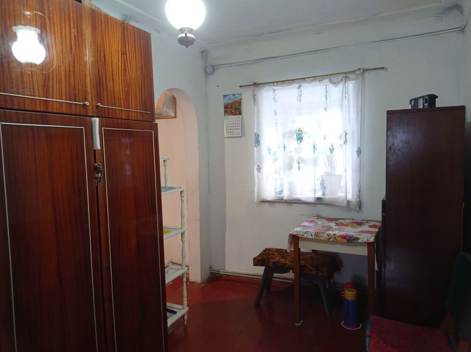 Продаю дом - 4 ком., можно на 2 семьи, космет ремонт. Район 8 Военная