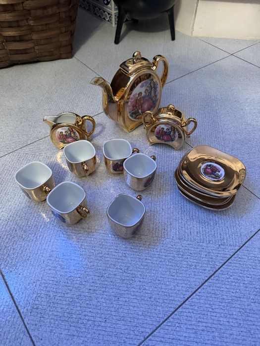 Conjunto de café com 6 chávenas + Cafeteira para Leite e Chá