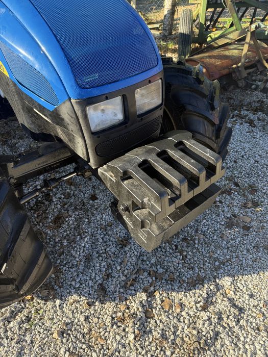 NEW HOLLAND T3020 4x4 — CABINE + AR CONDICIONADO + PNEUS NOVOS