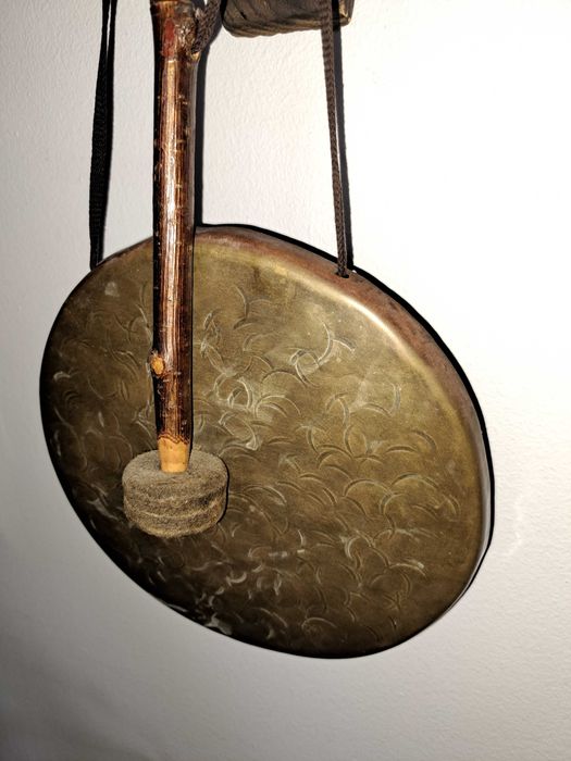 Gong wiszący drewniany