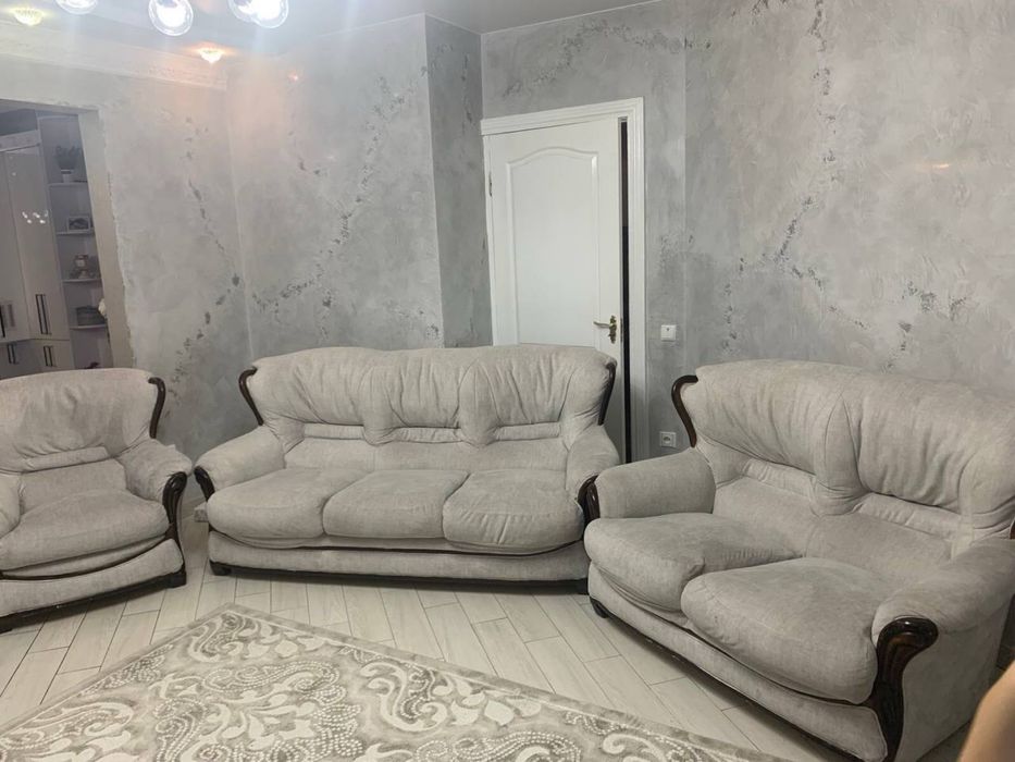 Продам комплект диванів