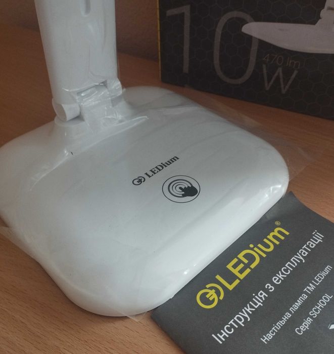 Яркая и доступная настольная светодиодная лампа