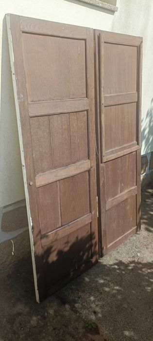 Portas de armário antigo em madeira maciça