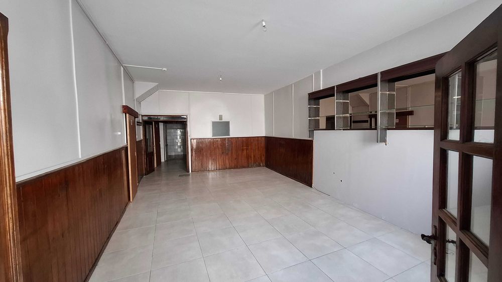 Loja / Espaço Comercial com 75m² no Centro da Cidade – Ideal para Restauração ou Café