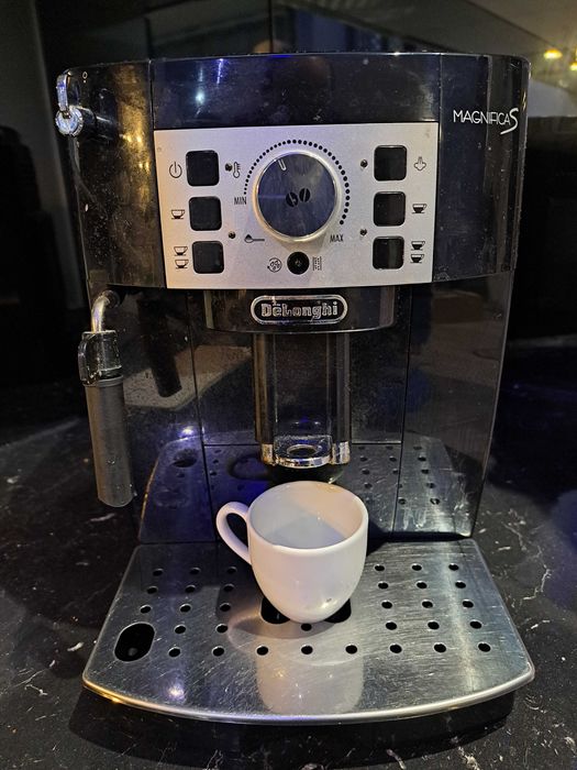 Ekspres DELONGHI Magnifica S ECAM 22.112.B
