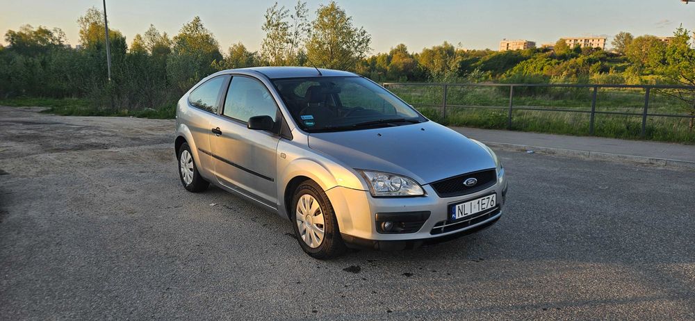 FORD FOCUS MK2 2005 1.6 (100 KM) LPG 3D 284 tys.