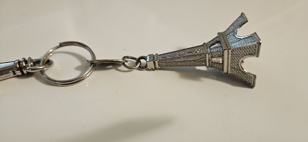 Breloczek z wieżą Eiffla Paris