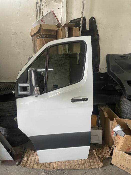 Drzwi lewe przednie Mercedes Sprinter 907/910 kompletne (BEZ LUSTEREK)