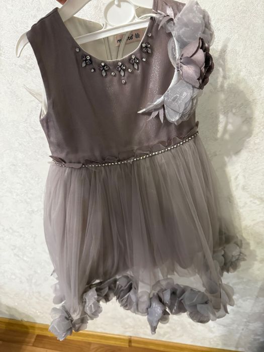 Продам нарядну сукню на дівчинку