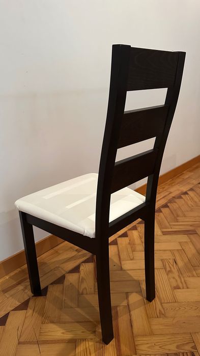 Conjunto de Mesa Jantar Moderna (4 Cadeiras) - Estado Impecável - Estilo Escandinavo