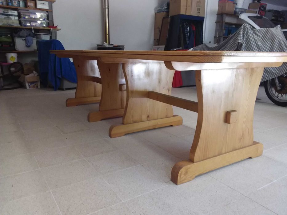 mesa em pinho maciço extensivel para 12 pessoas usada 1 vez