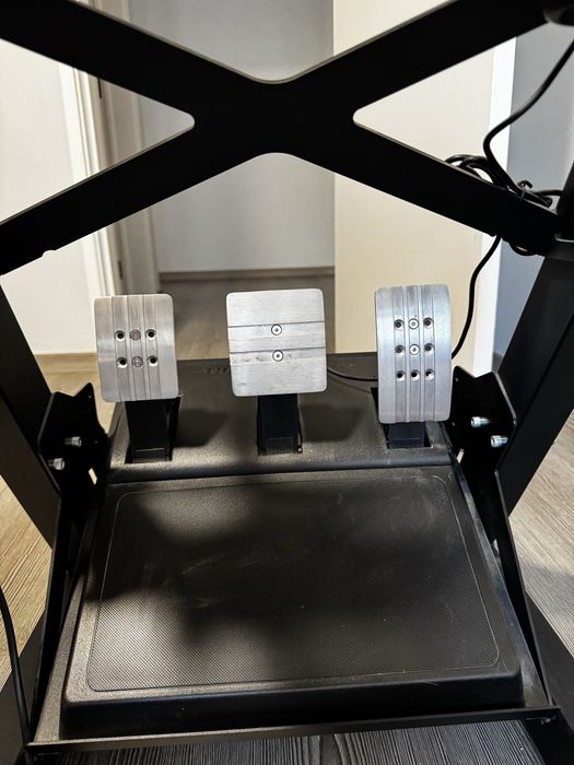 Simulador Thrustmaster