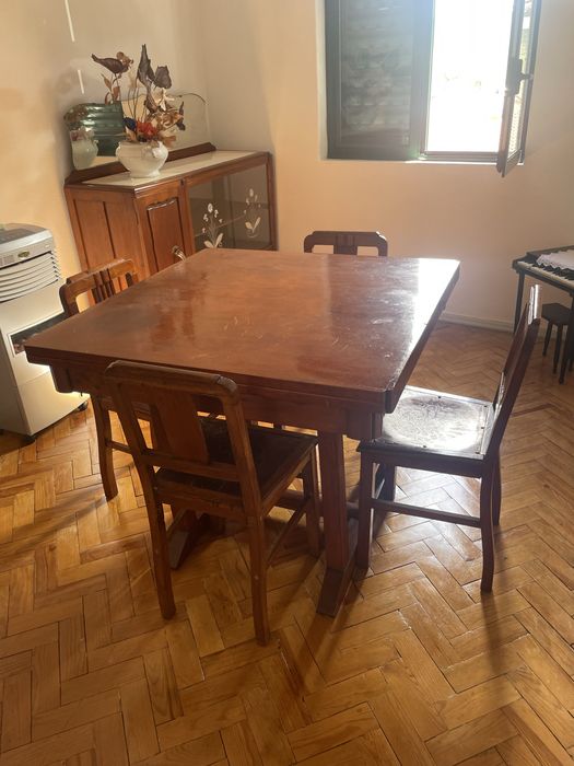 Mesa Extensível com Cadeiras