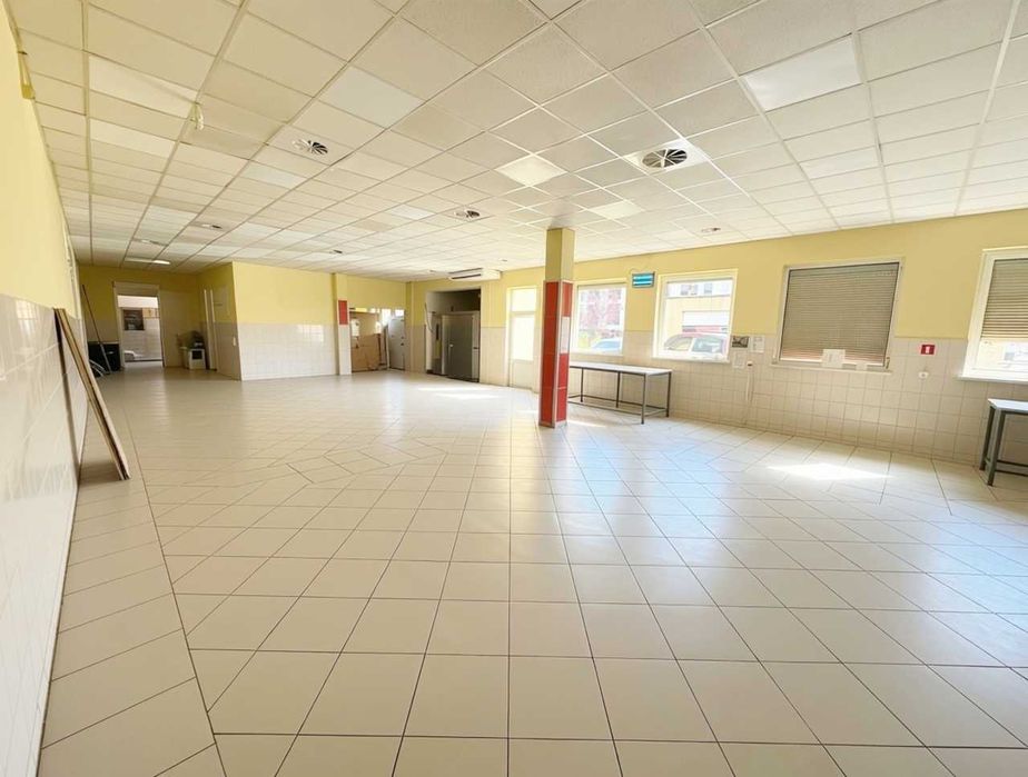 Hala produkcyjna 382m2 wraz chłodniami oraz piecami pod gastronomię.