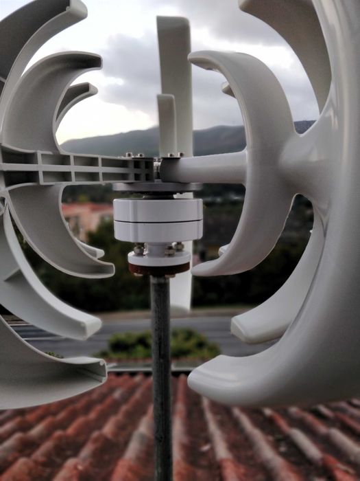 Turbina Eólica Vertical 1500W 12V + Controlador Híbrido MPPT 12/24V