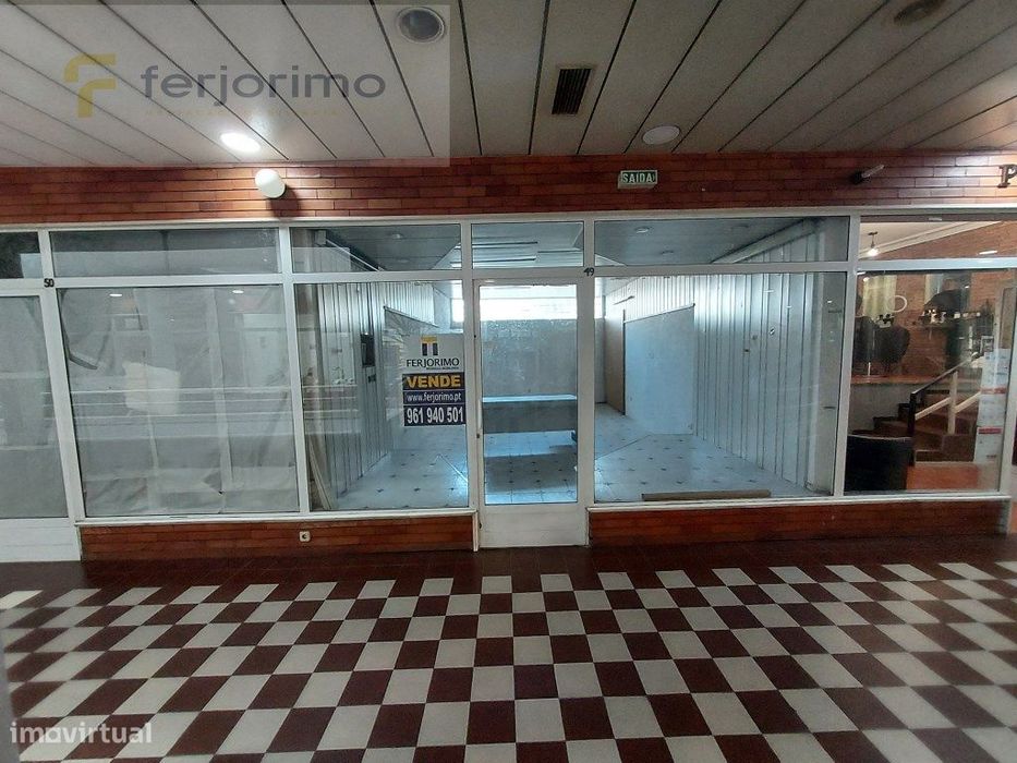 Loja - VENDA OU ARRENDAMENTO 

Centro Comercial Palmeiras

Exce...