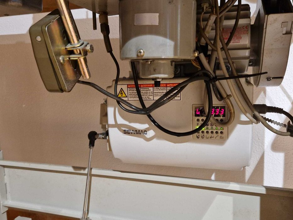 Máquina de Costura Profissional Brother Exedra E-40