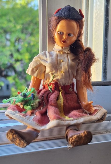 Boneca antiga anos 40  traje típico da ilha da Madeira carapuça flores
