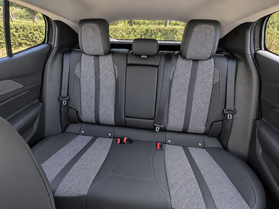 Peugeot 408 1.2 Hybrid 136 e-DCS6 Allure