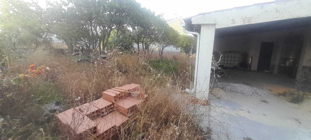 Terreno com projeto aprovado para moradia