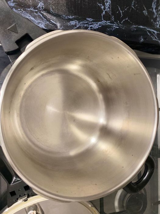 Panela de pressão grande