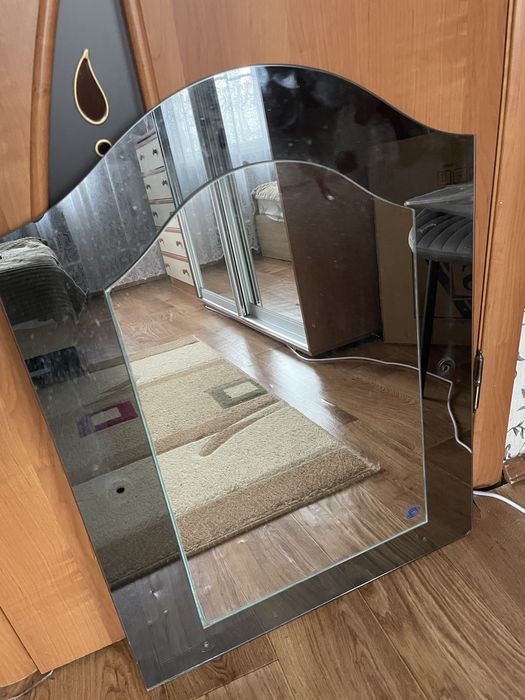 Продам зеркало в хорошем состоянии