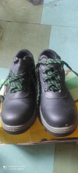 Продам робоче взуття