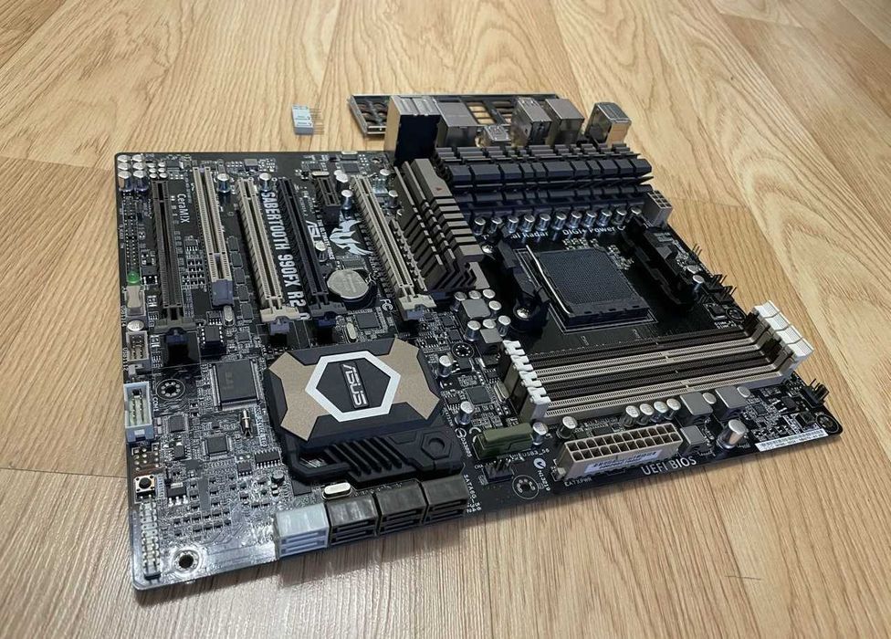 ТОП ЖИР плата ASUS SABERTOOTH 990FX R2.0 ( +Crosshair V Formula z)