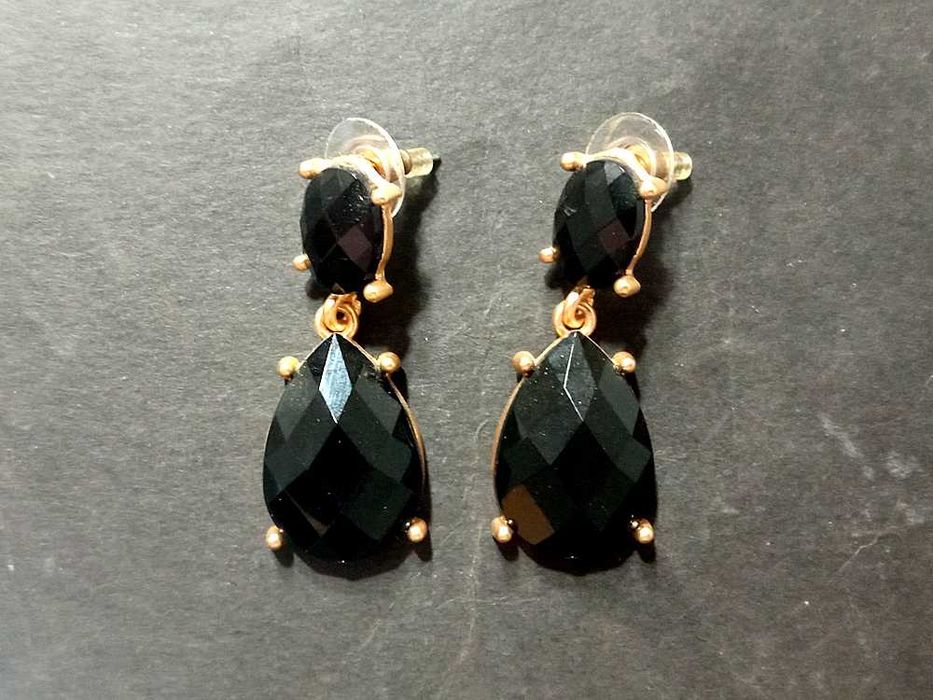 Brincos Com Pedra Preta