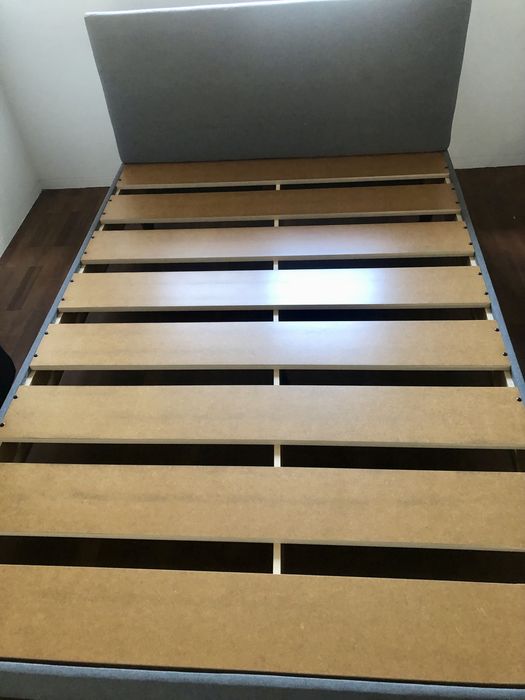 Cama e colchão ikea