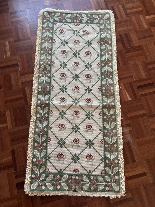 Tapetes de arraiolos feitos à mão