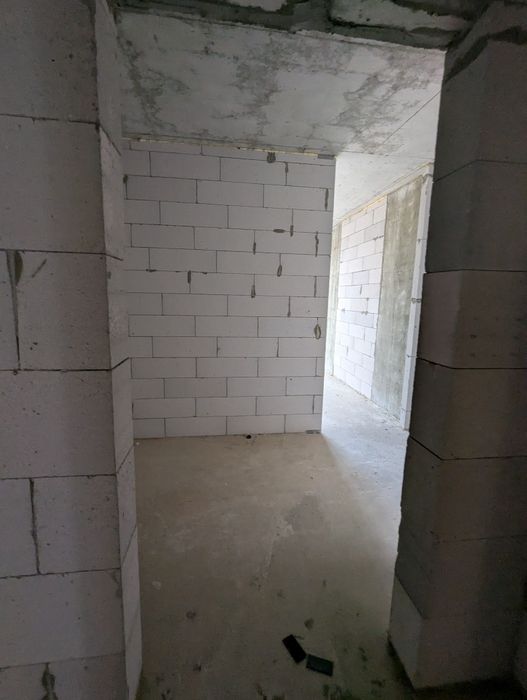 2- кімнатна поряд озера та парку , хороша ціна