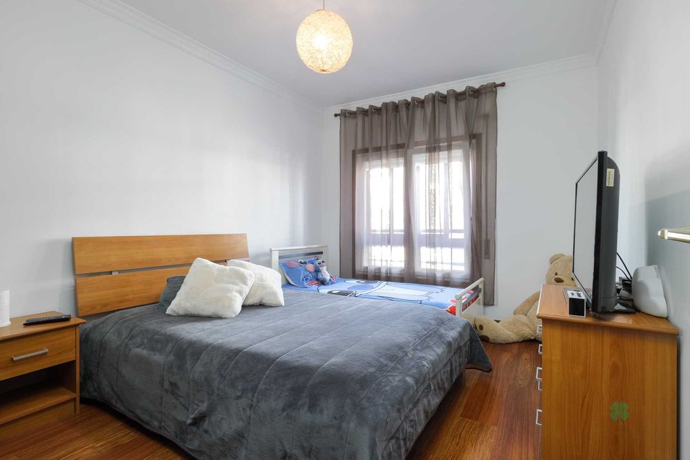 Apartamento T2 venda 260.000€ em Canelas - Vila Nova de Gaia com terraço e garagem fechada